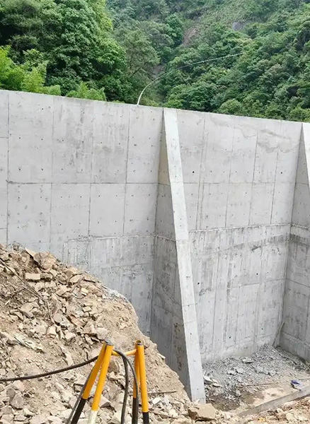 三门峡渑池县重力式挡土墙